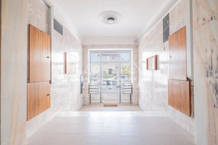 Apartamento T2 para Venda em Quinta do Conde Foto 36
