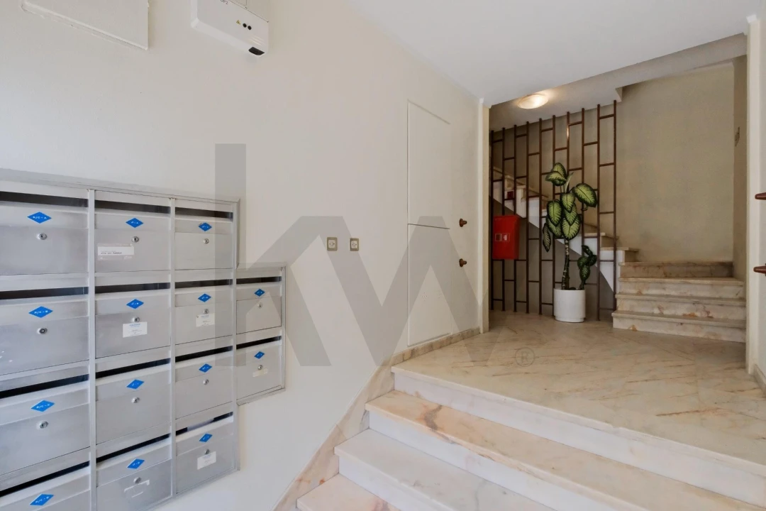 Apartamento T1 para Venda em Carcavelos e Parede Foto 4