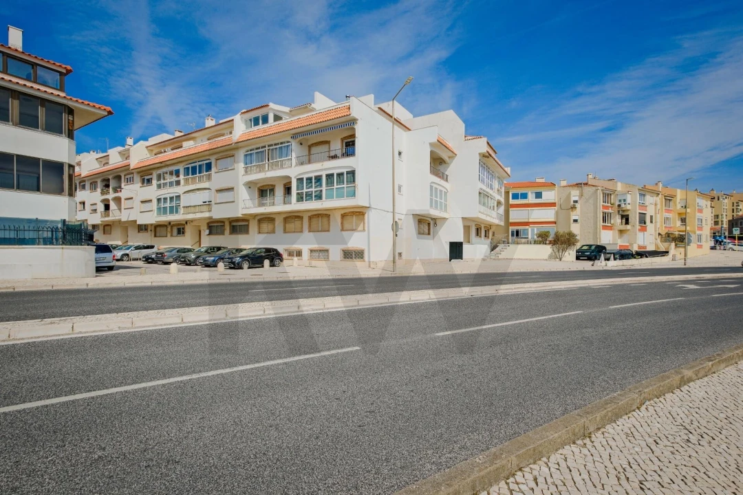 Apartamento T1 para Venda em Carcavelos e Parede Foto 1