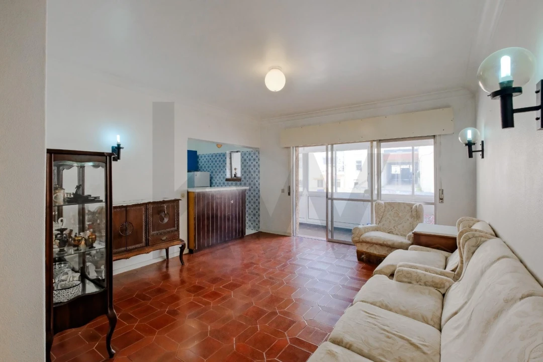 Apartamento T1 para Venda em Carcavelos e Parede Foto 8