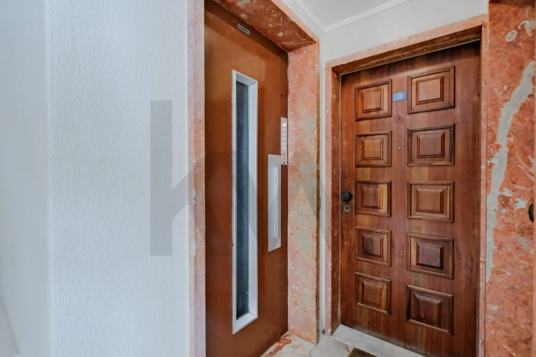 Apartamento T1 para Venda em Carcavelos e Parede Foto 24