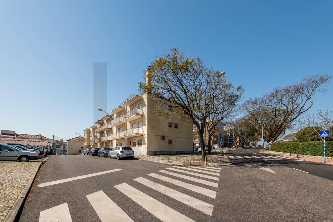 Apartamento T1 para Venda em Carnaxide e Queijas Foto 13