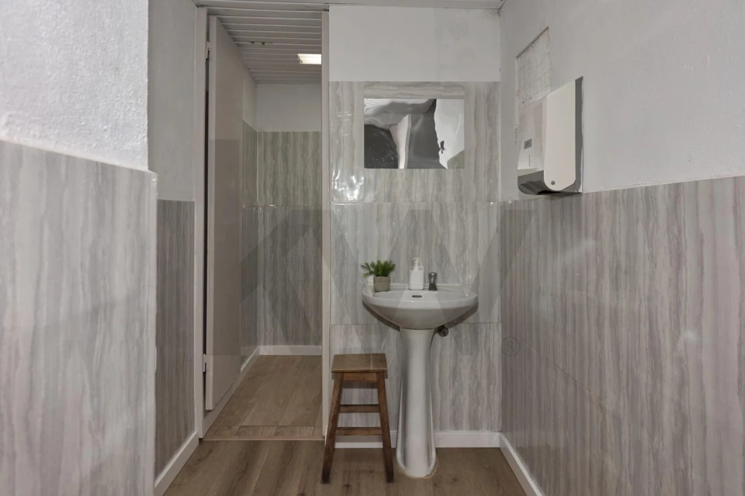 Prédio para Venda em Romeira e Várzea Foto 14