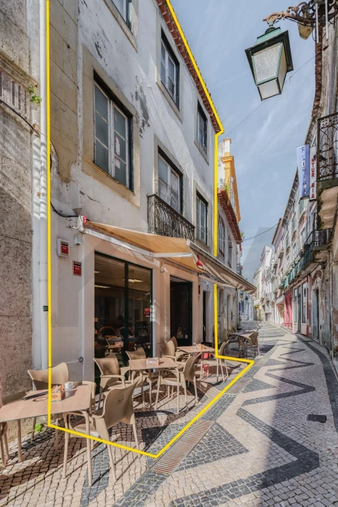 Prédio para Venda em Romeira e Várzea