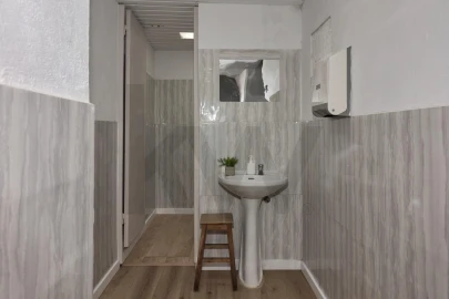 Prédio para Venda em Romeira e Várzea