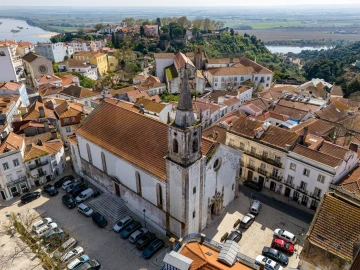 Prédio para Venda em Romeira e Várzea