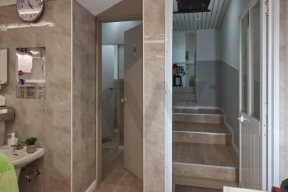 Prédio para Venda em Romeira e Várzea