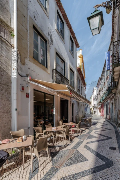 Prédio para Venda em Romeira e Várzea