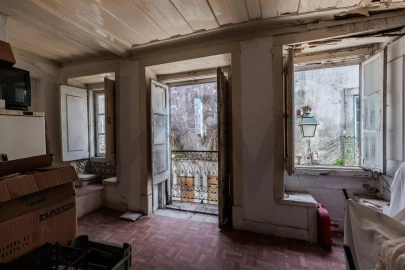 Prédio para Venda em Romeira e Várzea