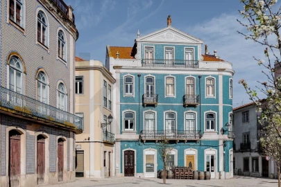 Prédio para Venda em Romeira e Várzea