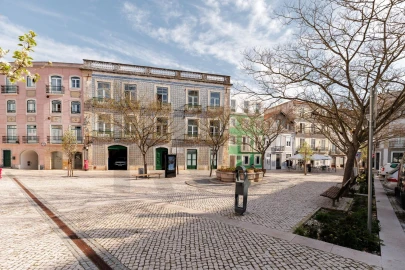 Prédio para Venda em Romeira e Várzea