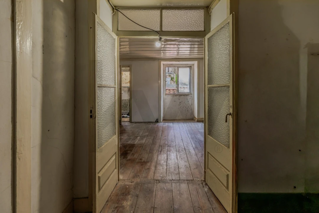 Prédio para Venda em Romeira e Várzea Foto 31