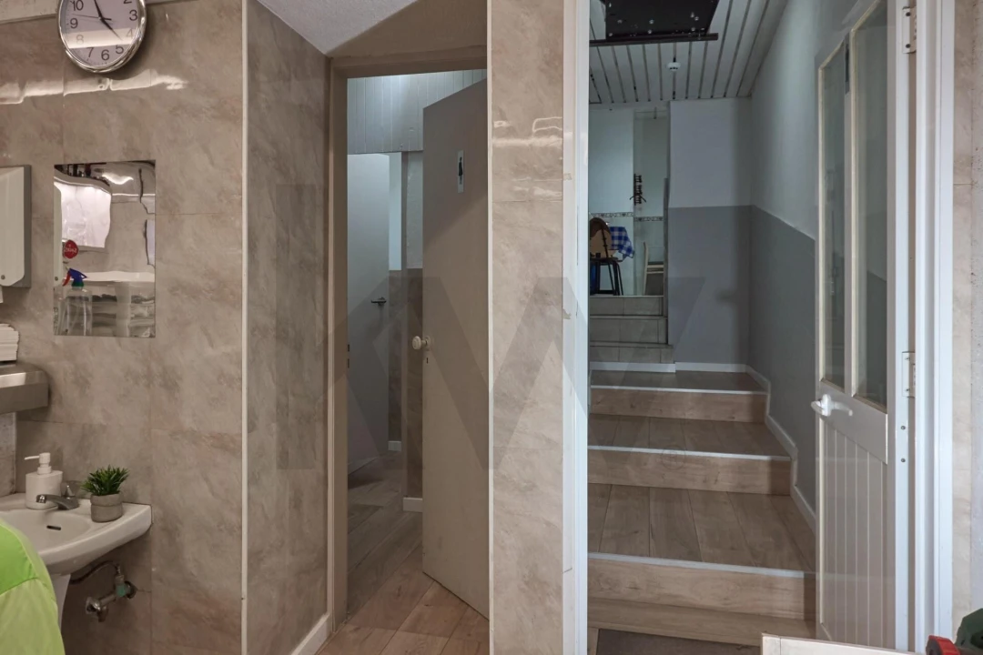 Prédio para Venda em Romeira e Várzea Foto 11