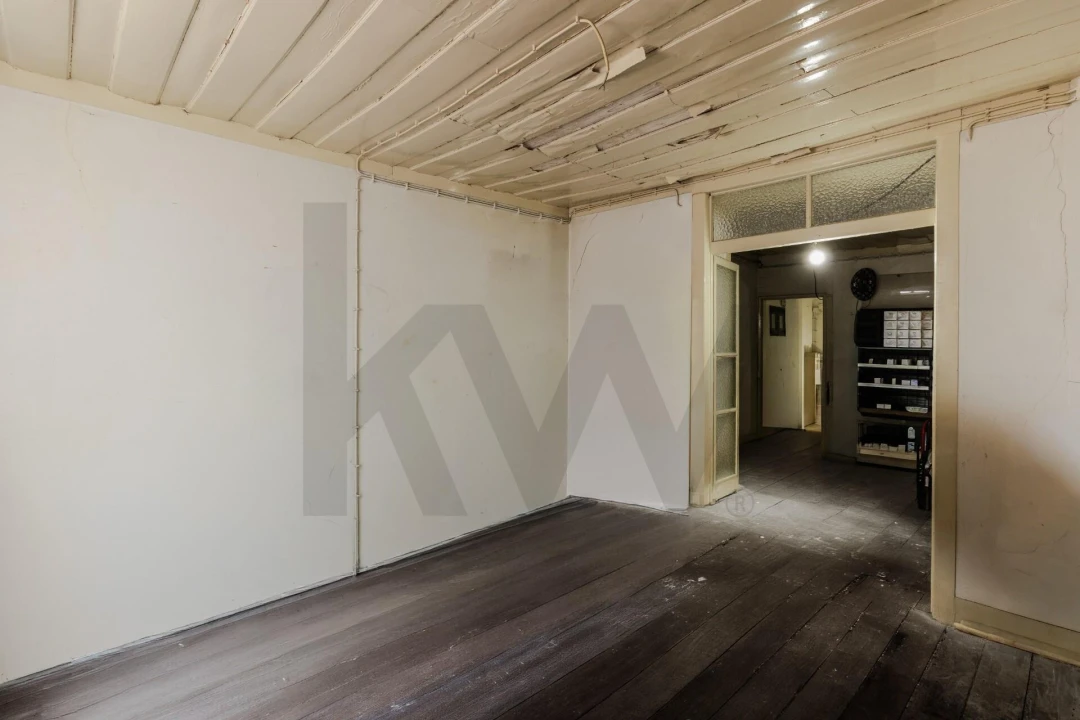 Prédio para Venda em Romeira e Várzea Foto 33