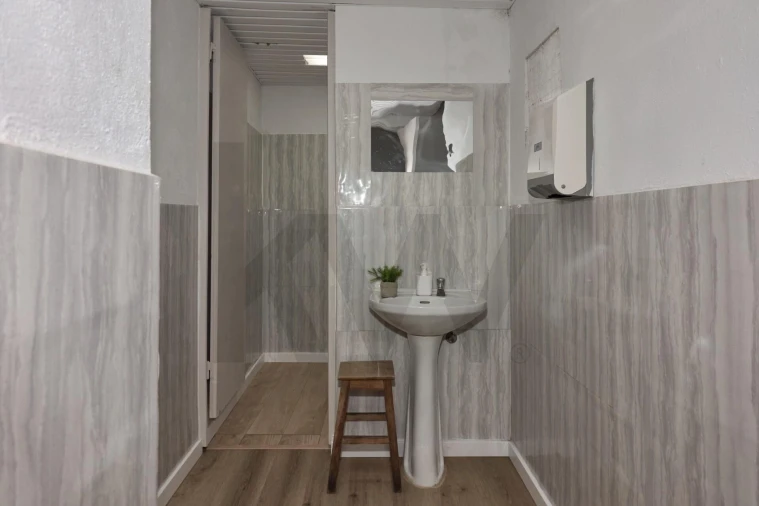 Prédio para Venda em Romeira e Várzea Foto 14