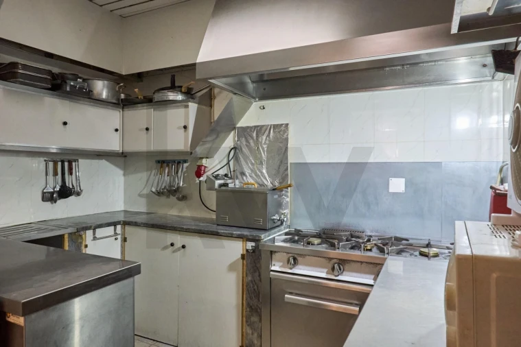 Prédio para Venda em Romeira e Várzea Foto 8