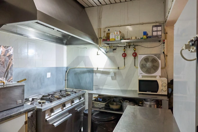 Prédio para Venda em Romeira e Várzea Foto 9