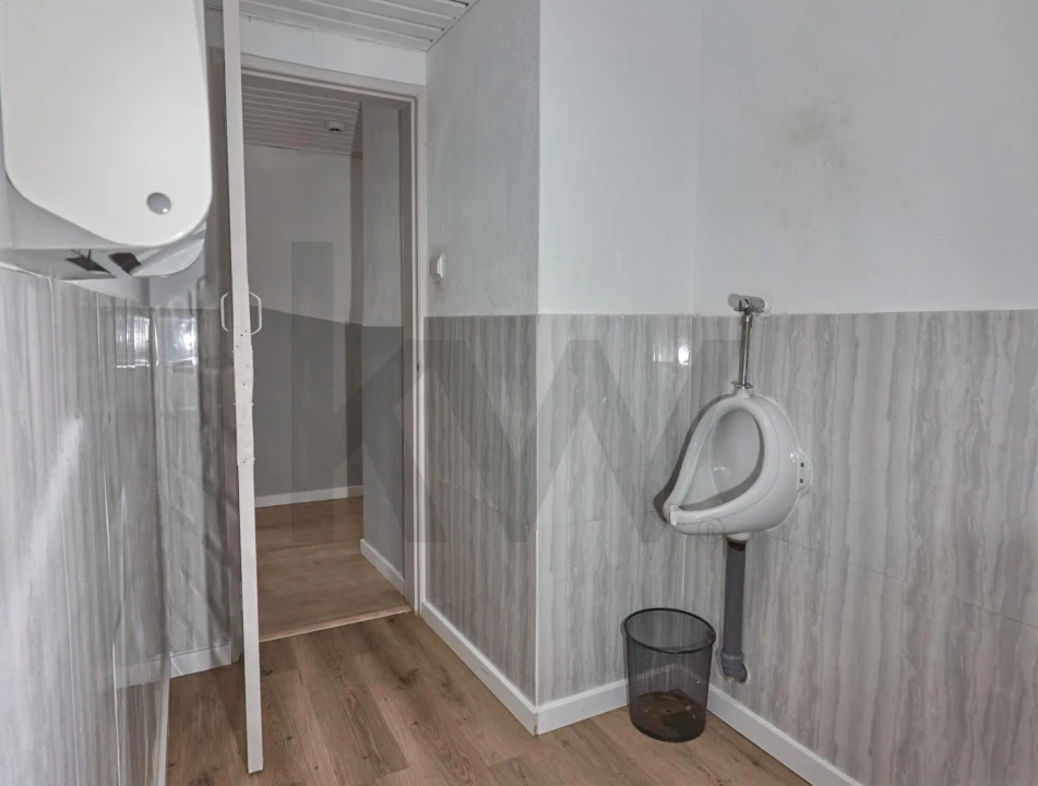 Prédio para Venda em Romeira e Várzea Foto 13