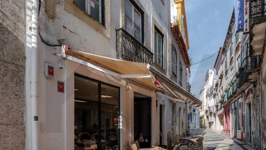 Prédio para Venda em Romeira e Várzea