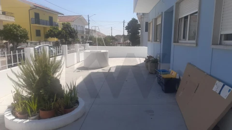 Apartamento T2 para Arrendamento em Romeira e Várzea