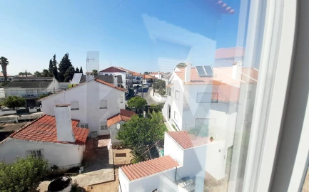Apartamento T2 para Arrendamento em Romeira e Várzea