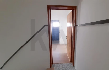 Apartamento T2 para Arrendamento em Romeira e Várzea