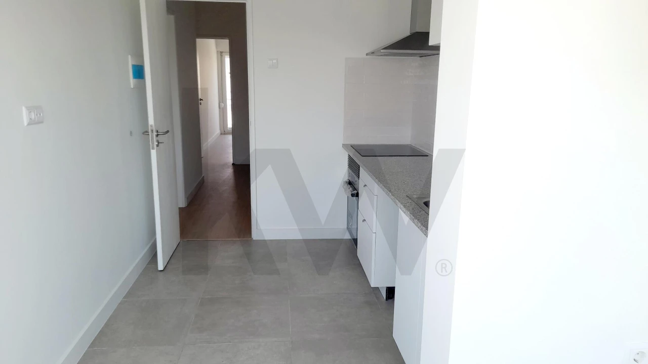 Apartamento T2 para Arrendamento em Romeira e Várzea Foto 8