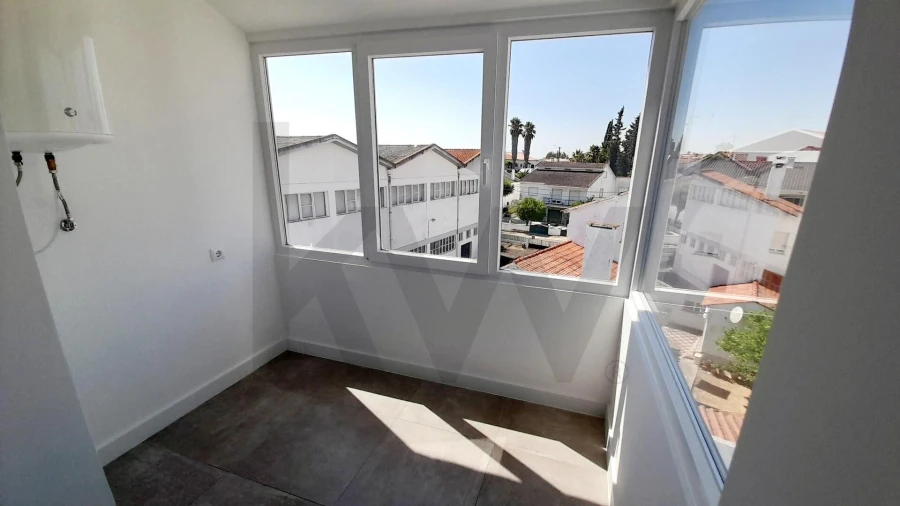 Apartamento T2 para Arrendamento em Romeira e Várzea Foto 7