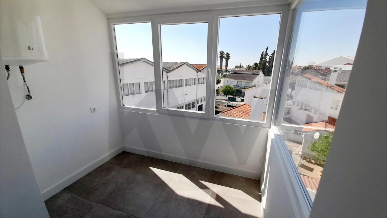 Apartamento T2 para Arrendamento em Romeira e Várzea Foto 7