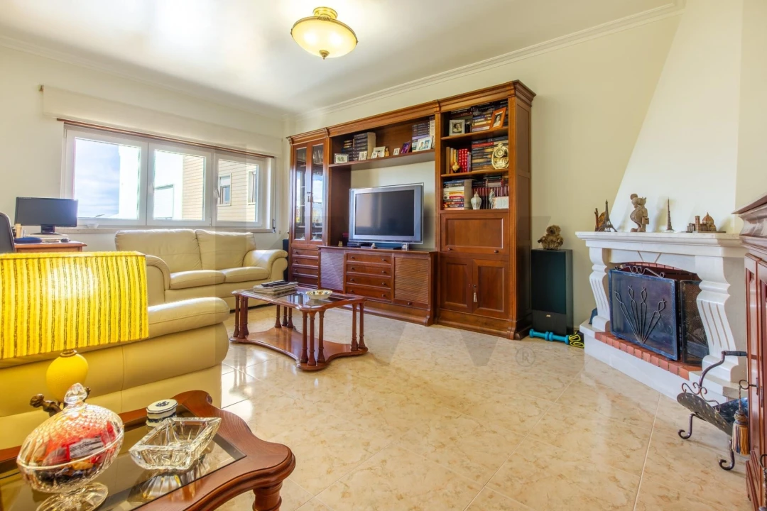 Apartamento T3 para Venda em Santo Antonio da Charneca Foto 1