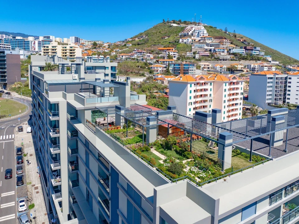 Apartamento T4 para Venda em São Martinho Foto 1