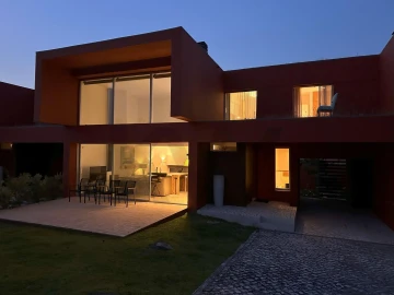 Moradia T3 para Arrendamento em Vau