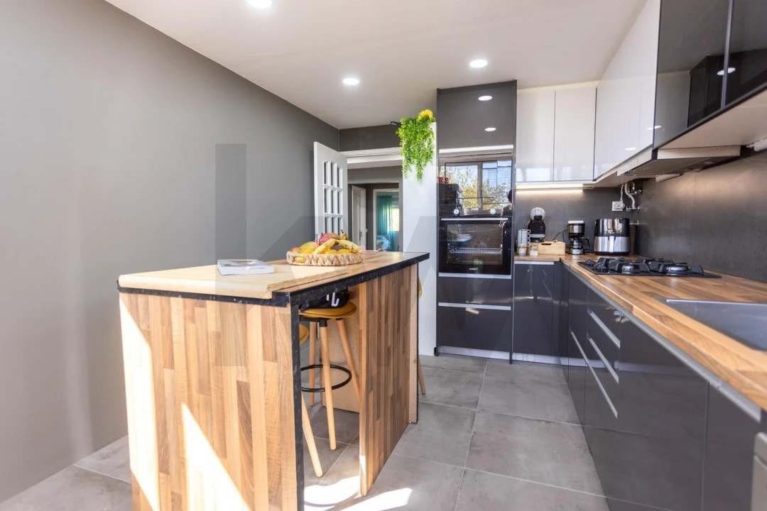 Apartamento T4 para Venda em Santo Antonio da Charneca Foto 7