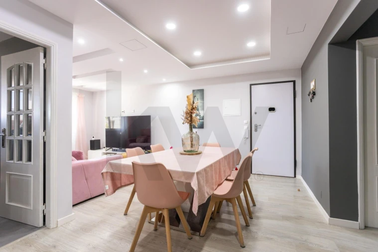 Apartamento T4 para Venda em Santo Antonio da Charneca Foto 2