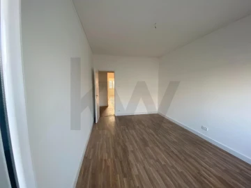 Apartamento T2 para Arrendamento em Benfica