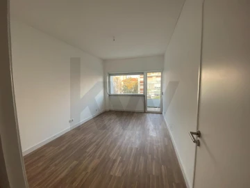 Apartamento T2 para Arrendamento em Benfica