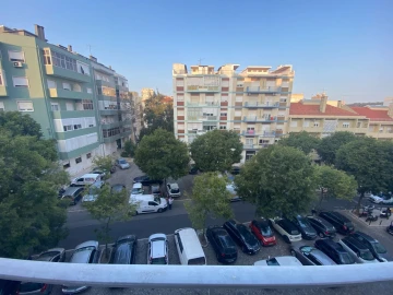 Apartamento T2 para Arrendamento em Benfica