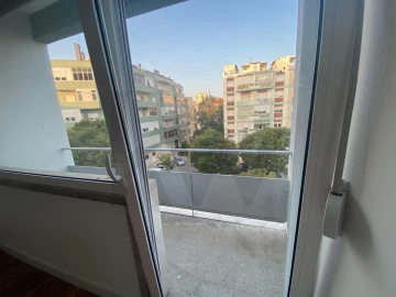 Apartamento T2 para Arrendamento em Benfica