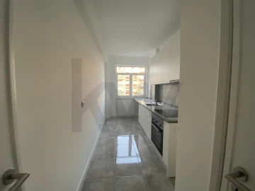 Apartamento T2 para Arrendamento em Benfica