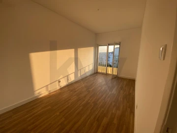 Apartamento T2 para Arrendamento em Benfica