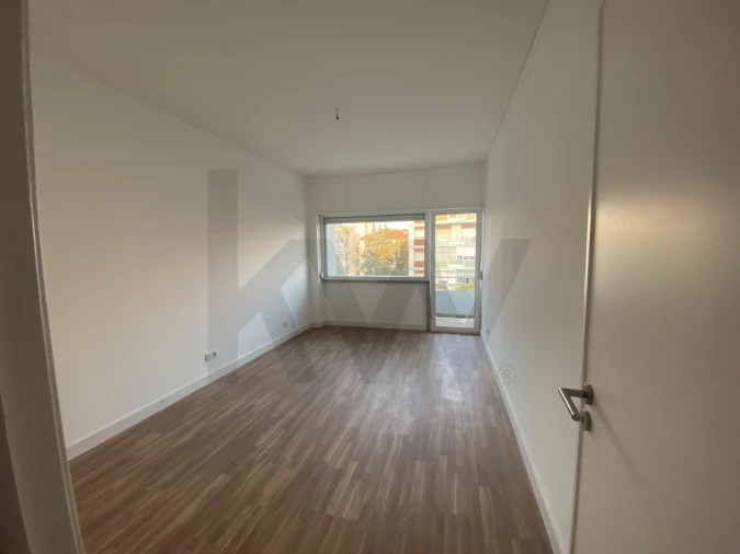 Apartamento T2 para Arrendamento em Benfica Foto 5