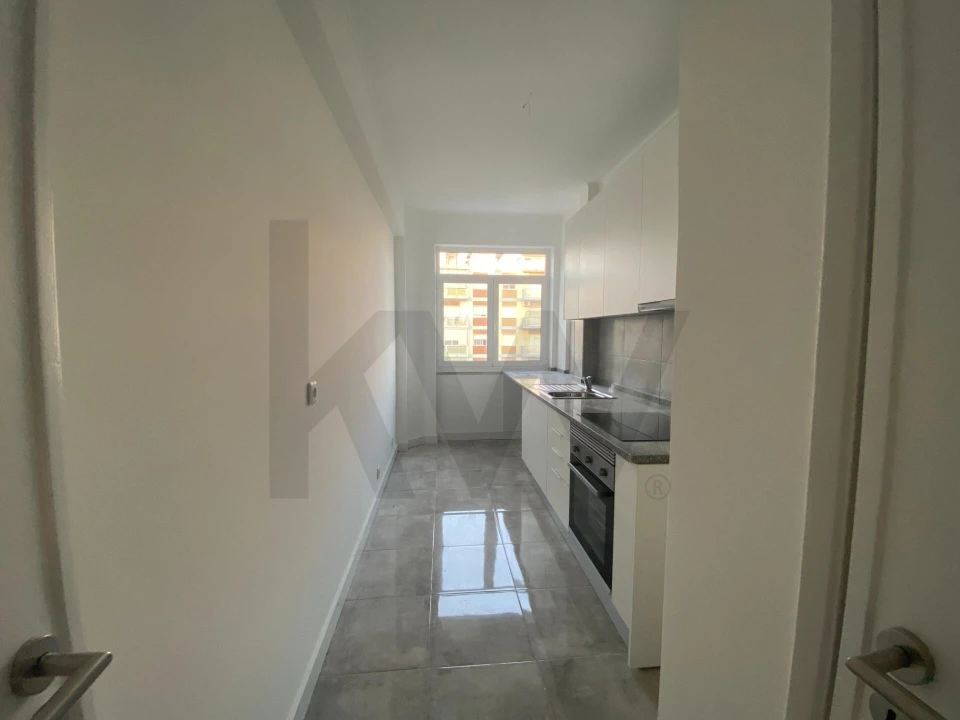 Apartamento T2 para Arrendamento em Benfica Foto 1