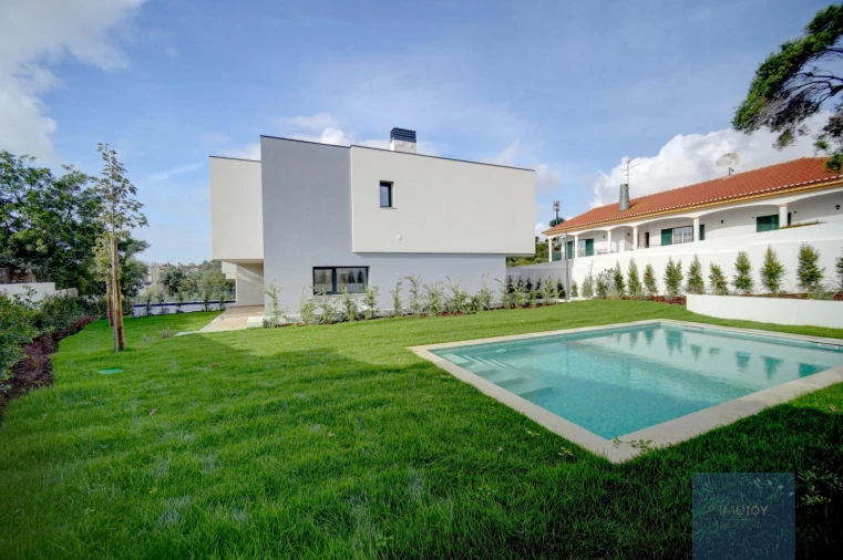 Moradia T4 para Venda em Alcabideche Foto 4