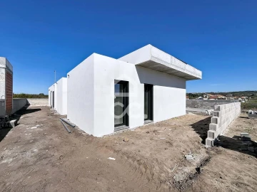 Moradia T4 para Venda em Tornada e Salir do Porto