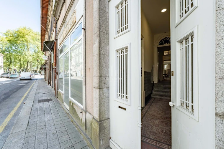 Prédio para Arrendamento em Bonfim Foto 4