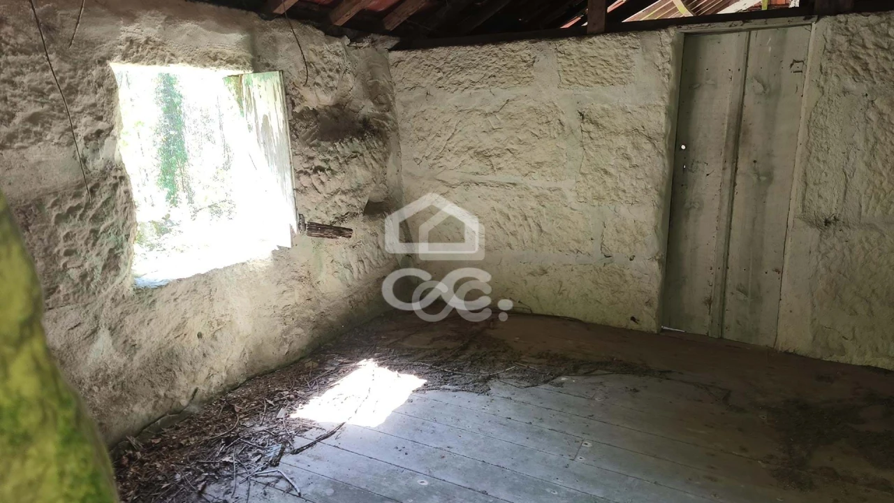 Moradia T2 para Venda em Abragão Foto 12