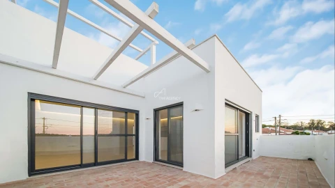 Moradia T3 para Venda em Santa Maria do Castelo e Santiago e Santa Susana