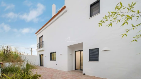 Moradia T3 para Venda em Santa Maria do Castelo e Santiago e Santa Susana