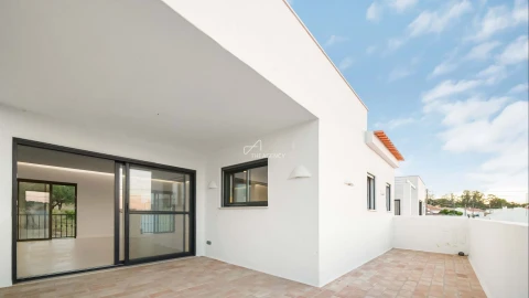 Moradia T3 para Venda em Santa Maria do Castelo e Santiago e Santa Susana