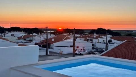 Moradia T3 para Venda em Santa Maria do Castelo e Santiago e Santa Susana